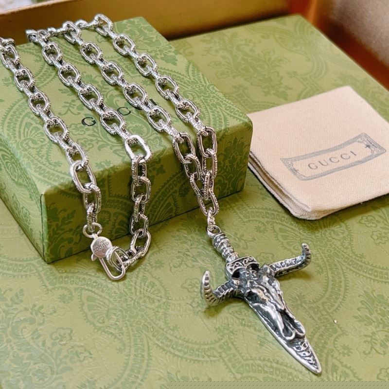 G*u*i necklaces